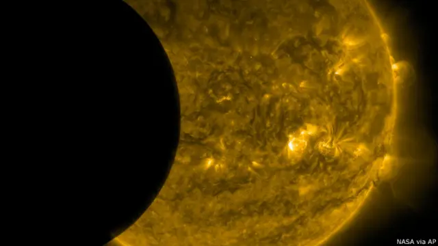 साल 2015 में लगे सूर्य ग्रहण की तस्वीर