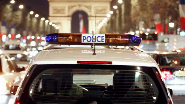 Полицейская машина в Париже