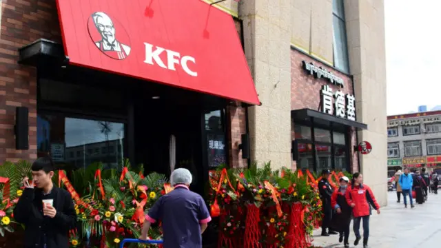 3月8日在拉萨开业的肯德基分店位于拉萨市中心的神力时代广场，总面积超过500平方米