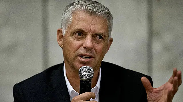 آئی سی سی کے سربراہ ڈیوڈ رچرڈ سن نے دہلی میں پریس کانفرنس میں میچ کی منتقلی کا اعلان کیا