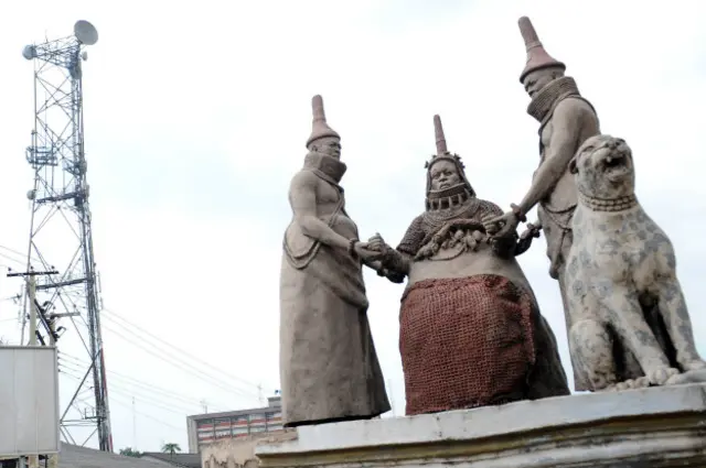 Статуя в Бенине