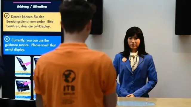 Robot Chihira Kanae dibawa ke pameran industri pariwisata ITB di Berlin.