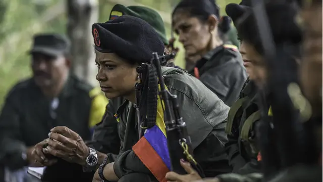 Desde hace tres años las FARC adelantan un proceso de negociación con el gobierno. En la foto, combatientes de ese grupo armado.