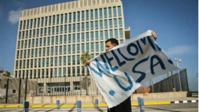 La apertura de la embajada de EE.UU. en La Habana fue un símbolo clave para restablecer las relaciones dipomáticas.