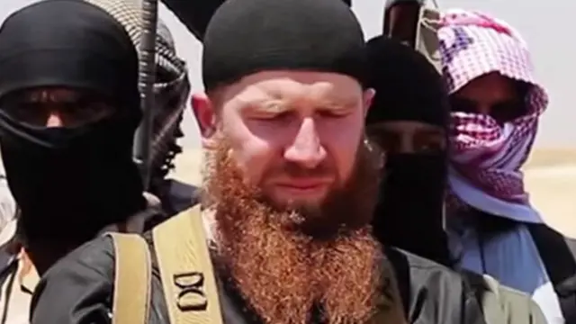 Omar Shishani berkewarganegaraan Georgia dan bernama asli Tarkhan Batirashvili.