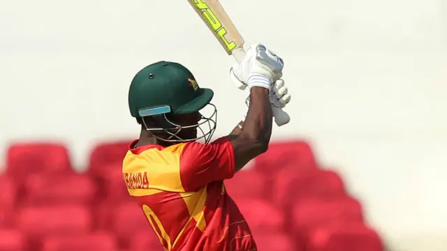 سبانڈا صرف چار رنز ہی بنا سکے