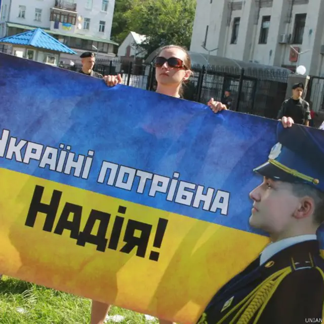 Слідчий комітет Росії 9 липня 2014 року заявляє, що Надія Савченко затримана і її підозрюють у пособництві у вбивстві російських журналістів на Донбасі. За версією слідства, вона "під виглядом біженки" перетнула кордон Росії, де її зупинили для перевірки документів. Надія Савченко заявляє, що її вивезли до Росії силою та відкидає звинувачення у причетності до загибелі журналістів.
В Україні проходять невеликі пікети біля дипломатичних представництв РФ із вимогою звільнити Надію.