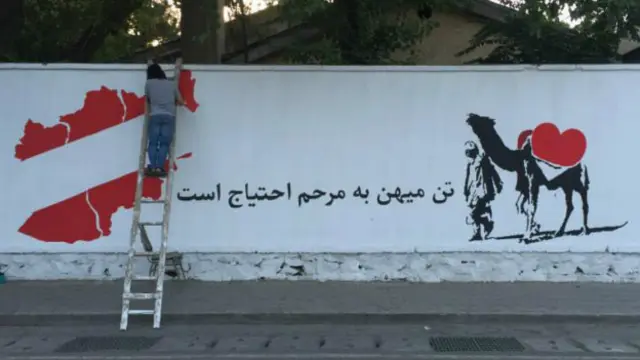 کاربران به املای این دیوارنگاری انتقاد کرده اند