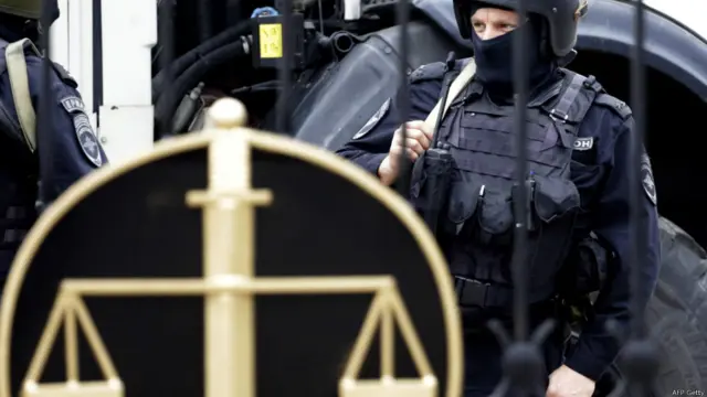 Генеральна прокуратура Росії у липні 2015 року направляє справу Савченко на розгляд до суду в місті Донецьк Ростовської області РФ. Жінку етапують Ростова-на-Дону, а потім у Новочеркаськ.