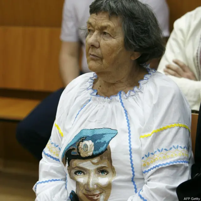 На судові засідання приїжджає мати Надії - Марія, її сестра Віра, а також дипломати. Офіційний Київ постійно вимагає від Росії припинити процес та звільнити українку, називаючи її політв’язнем.