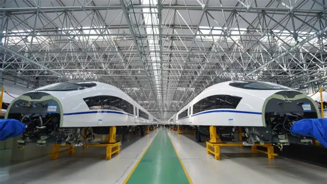 中车集团由中国南车股份有限公司（CSR）和中国北车股份有限公司（CNR）合并而成