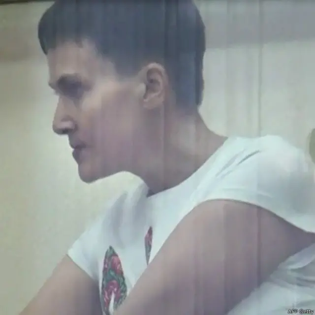 Надія Савченко звинувачує суд у затягуванні процесу і оголошує сухе голодування, яке, за повідомленнями, вона припиняє за тиждень. "Росія поверне мене живою чи мертвою", - написала вона в своєму заключному слові.
Суд обіцяє винести вирок 21-22 березня.
Захист заявляє, що не оскаржуватиме його. 