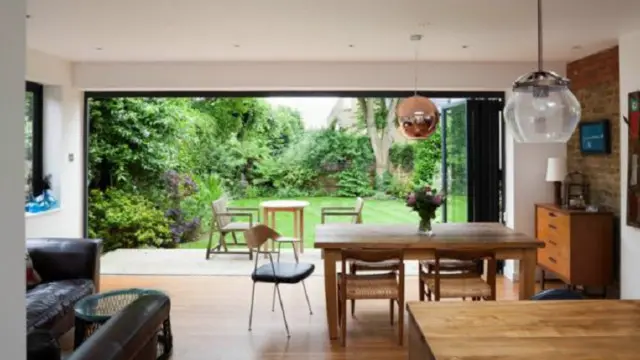 تستضيف إيستبيرن حالياً مستأجرين من مرتين إلى ثلاث مرات في كل شهر لمدة يومين في المتوسط، وتتقاضى 50 جنيها استرليني في اليوم