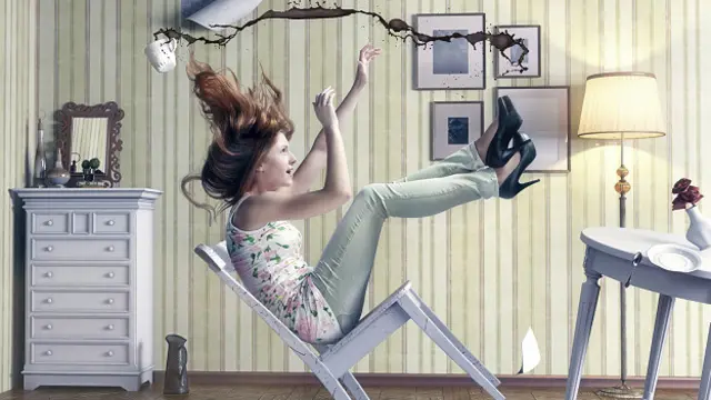 Падающая женщина