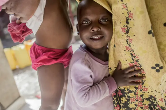 Cuando Sartorotti visitó el Centro Tulizeni había 15 huérfanos de la guerra viviendo allí. Hoy acoge unos 80 niños cuyos padres murieron víctimas de enfermedades o enfrentamientos.