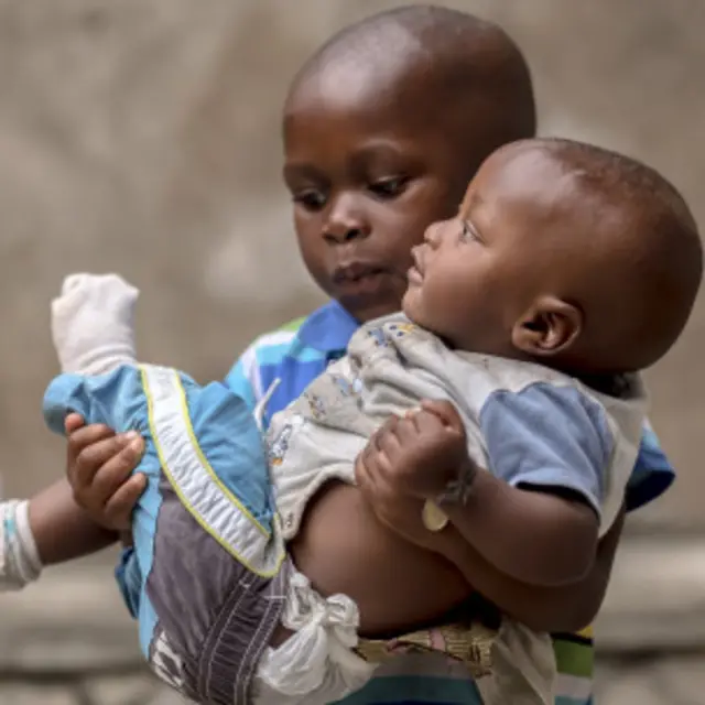 En el hogar se busca la reunificación de las familias, que en toda África son una red de contención social muy importante. 