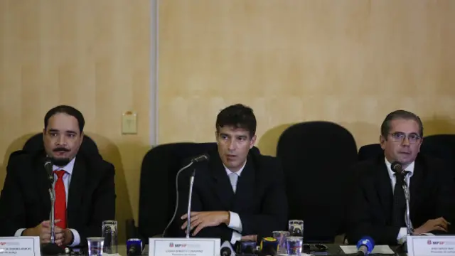 Los fiscales Fernando Henrique de Moraes Araujo (izquierda), Cassio Roberto Conserino (centro) y Jose Carlos Blat (derecha) son los que acusaron a Lula da Silva en el marco de una investigación por lavado de dinero.