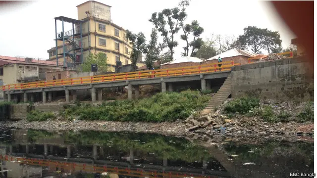 গত ৩০ বছরে তুরাগের তীরে অনেক কলকারখানা হয়েছে।