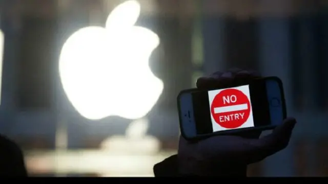 ایپل کی جانب سے متعدد بار یہ کہا جا چکا ہے کہ آئی او ایس کے ایسے ورژن کی تیاری سے آئی فون کے لاکھوں صارفین کی سکیورٹی متاثر ہو گی اور یہ مثال بن جائے گی