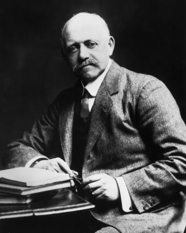 İngiltere'de yaz saati uygulamasının başlamasına William Willett öncülük etti.