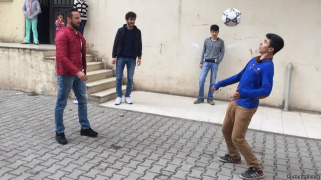 Deniz Naki Baver'le top sektirdi