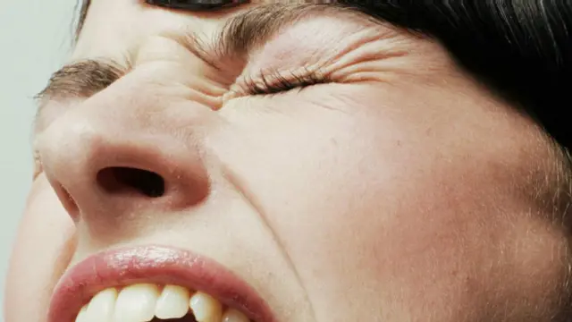 Гримаса зубной боли