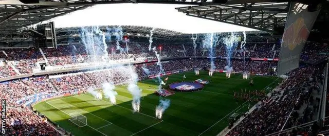 El partido entre London Irish y Saracens se jugó en el campo del club de fútbol de la MLS, los Red Bulls de Nueva York.