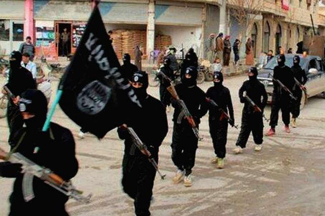 Боевики "Исламского государства" в Ракке (фото опубликовано в январе 2014 года)