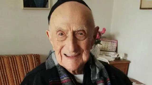 آوشوٹز کیمپ میں کرسٹال کی اہلیہ کو قتل کیا گیا