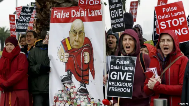 在世界各地抗议达赖喇嘛压制教派的大多是雄登教派在西方国家招募的信徒