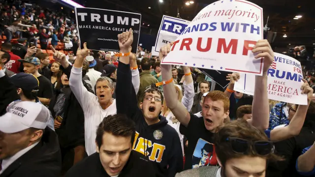 ڈونلڈ ٹرمپ نے شکاگو میں اپنے حامیوں اور احتجاج کرنے والے لوگوں کے درمیان لڑائی ہو جانے کے بعد اپنی ریلی منسوخ کر دی تھی