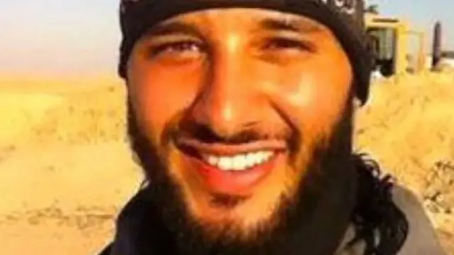 فؤاد محمد عقاد أحد منفذي هجوم مسرح باتاكلان في باريس الذي أسفر عن مقتل 90 شخصا