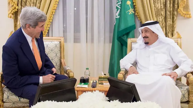 جان کری در جریان دیدارش از عربستان با ملک سلمان، پادشاه عربستان دیدار کرد