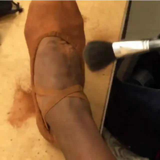 Андервуд: змушений вкривати балетки гримом, перш ніж виходити на сцену