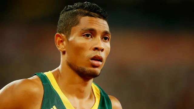 ویڈ وین نیکرک نے 400 میٹر کی دوڑ میں طلائی تمغہ جیتا اور امریکہ کے مائیکل جانسن کا 17 سال پرانا عالمی ریکارڈ بھی توڑا