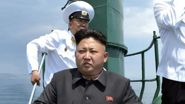 数月前,报道称朝鲜下令所有男性公民模仿金正恩的发型。