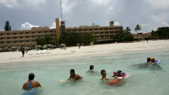 El turismo a Cuba, incluido el estadounidense, ha aumentado tras relajarse las restricciones de viaje. 