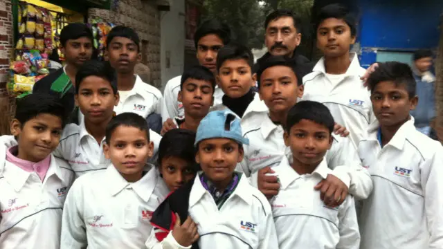 دہلی میں سلم کرکٹ اکیڈمی کے بچوں کے حوصلے بلند ہو رہے ہیں