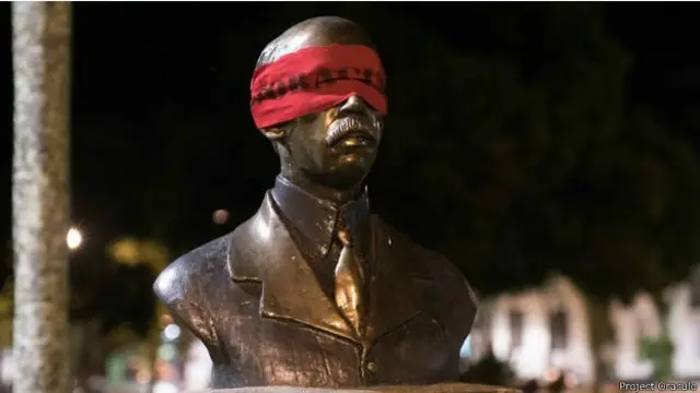 रियो में मूर्तियों की आंखों पर पट्टी