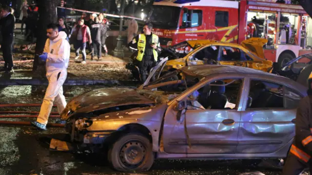 Xilasedici xidmətlər dərhal hadisə yerinə gəlib