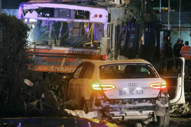 Ölənlərin ikisinin partlayışı təşkil edənlər olduğu ehtimal olunur