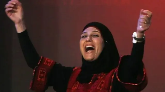 Hanan Al Hroub fue refugiada palestina y ahora es maestra de niños refugiados.