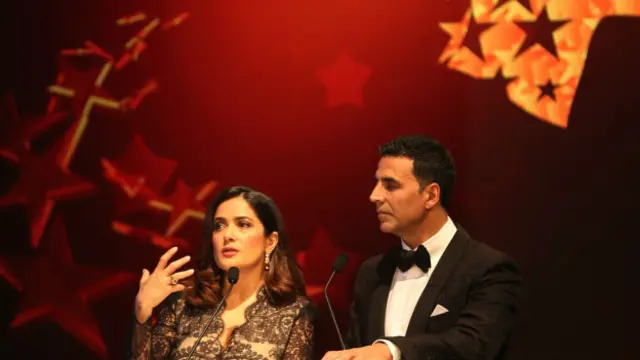 د جایزو وېشلو مراسمو ته د سلمی حایک په څېر د هالیووډ ځینې ستوري/ستورې او د بریتانیا د پخواني لومړي وزیر توني بلېر او د اماراتو د مرستیال مشر شیخ محمد بن راشد آل مکتوم په څېر ځینې سیاسي څېرې هم حاضرې وې.