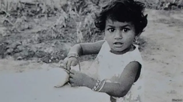 پروے نے دھائی سال کی عمر تک کا عرصہ پونے کے ایک یتیم خانے میں گزارے