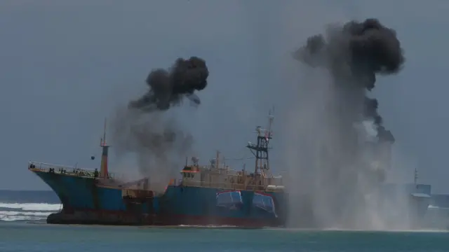 Kapal pencuri ikan FV Viking ditenggelamkan di lepas Pantai Pangandaran, Jawa Barat, Maret lalu.