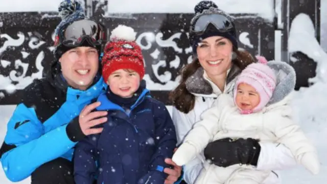 亮眼评论指出小公主夏洛特的滑雪服出自老牌英国百货John Lewis