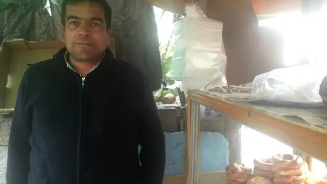 Simitçi Sedat İçik, çocuklarının okulu olmasa Yozgat'a geri dönmeyi düşünüyor.