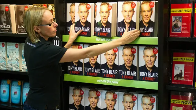 Мемуары Тони Блэра в книжном магазине