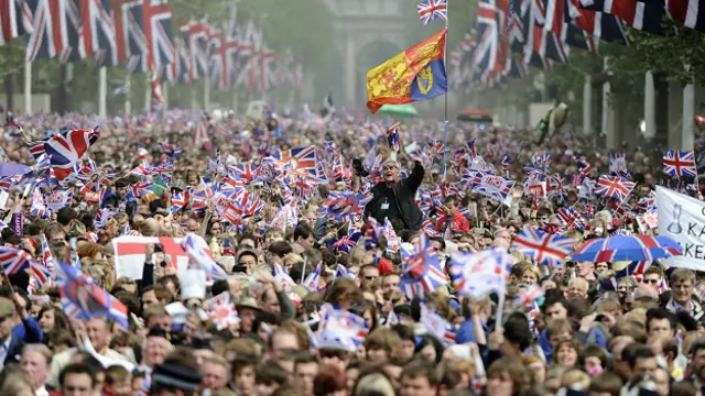 Праздничная толпа в центре Лондона