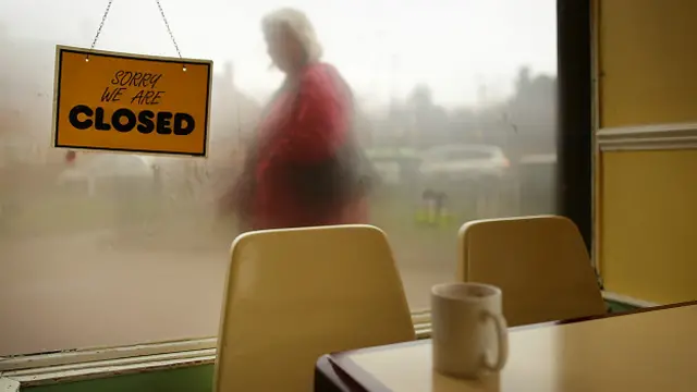 Табличка "Извините, мы закрыты"